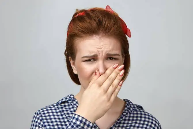 Banheiro com cheiro de esgoto? Confira como eliminar o odor